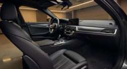 Thumbnail 2 showing modern leather interior of BMW